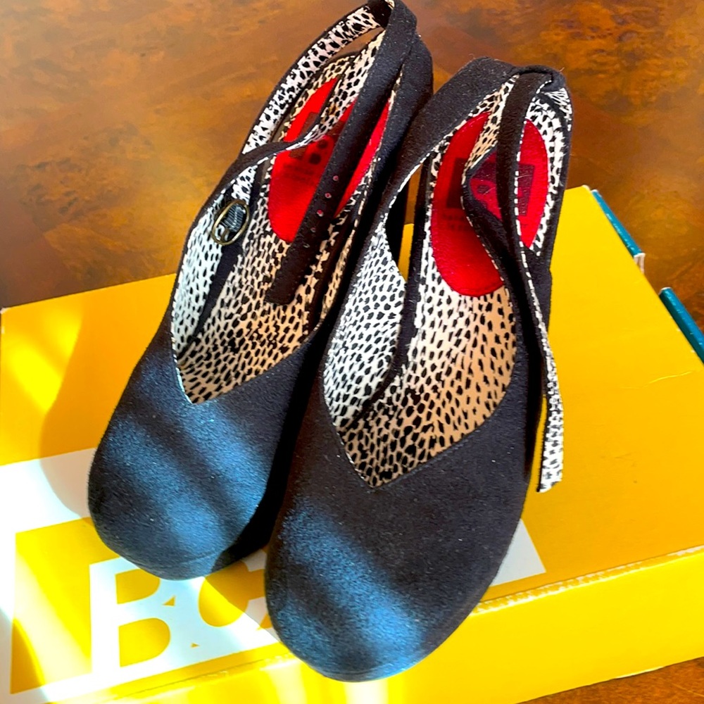 Black wedge sandal. Size 7.